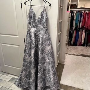 Calvin Klein sz 4 gray and white gown
